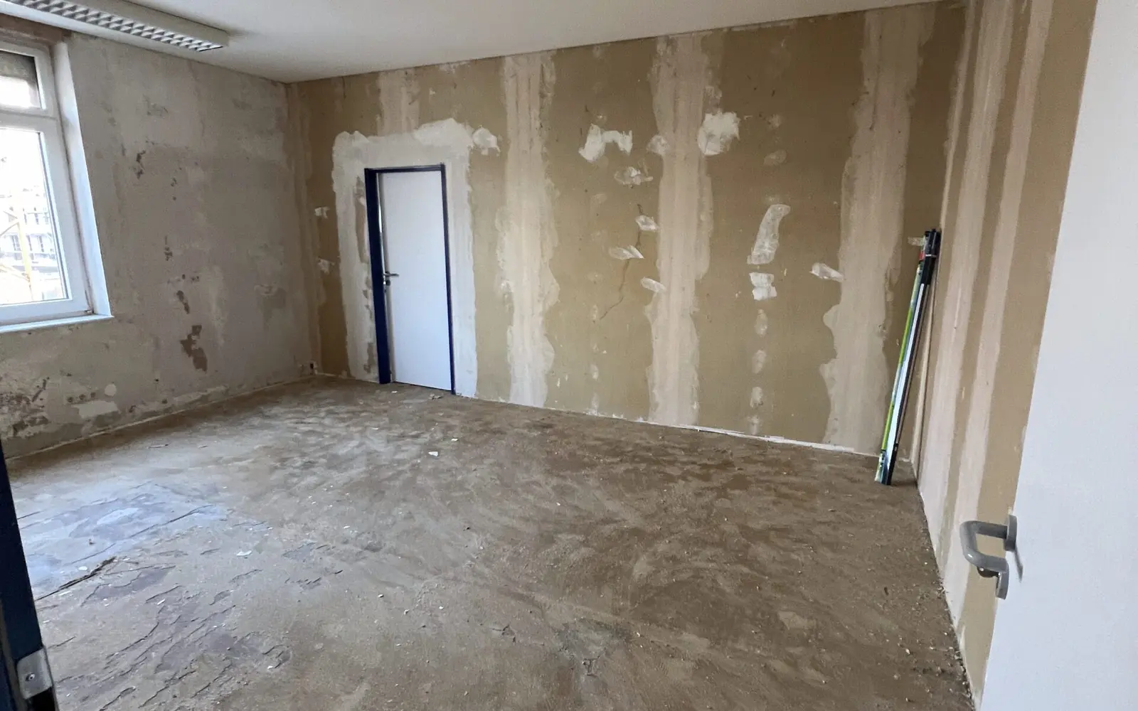 Geöffneter Innenraum während Rückbau und Bestandsprüfung
