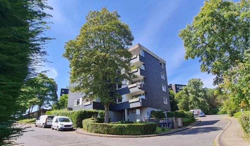 http://Bestandsgebäude%20der%20Wohnanlage%20Meiseneck%20in%20Gummersbach%20vor%20der%20energetischen%20Modernisierung
